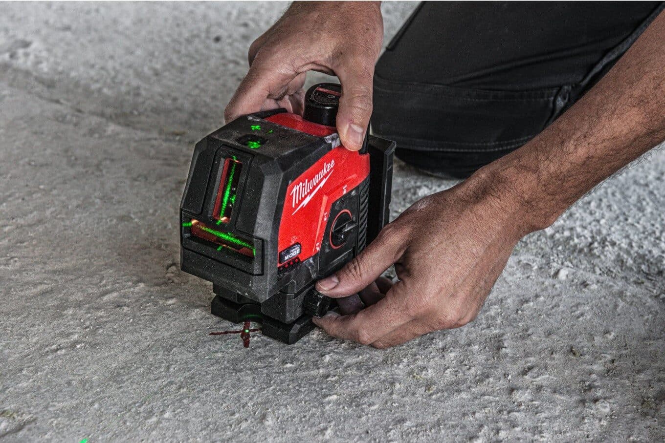 Jaki laser krzyżowy wybrać do prac montażowych i instalacyjnych?